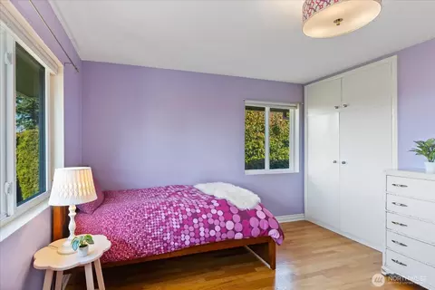 Bedroom - 910 9th Ave N, Edmonds, WA 98020 photo 4 of 4