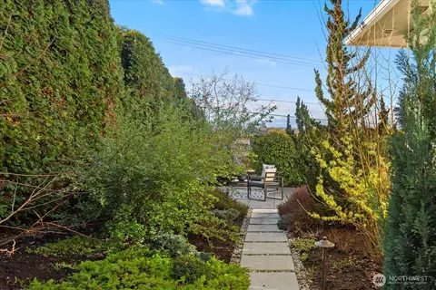 Exterior - 910 9th Ave N, Edmonds, WA 98020 photo 6 of 6