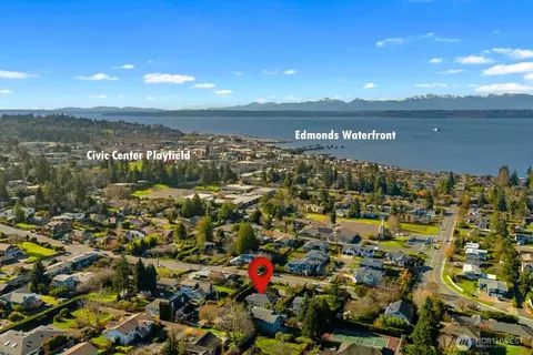 View/Area - 910 9th Ave N, Edmonds, WA 98020 photo 3 of 4