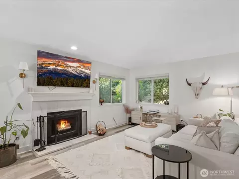 455 Newport Way NW #302, Issaquah, WA 98027