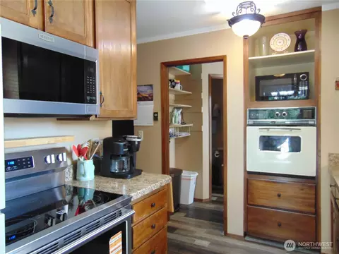 Kitchen - 70 Cedar Hill Ln, Sequim, WA 98382 photo 2 of 3