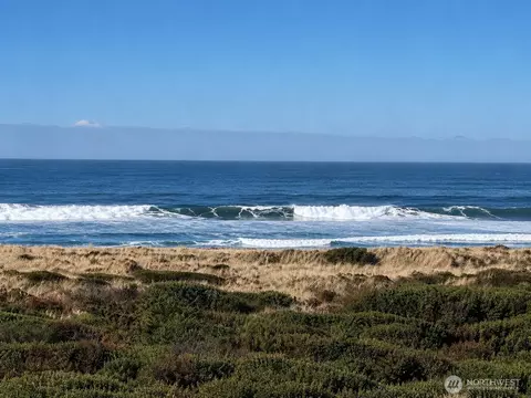 1083 Ocean Shores Blvd SW, Ocean Shores, WA 98569