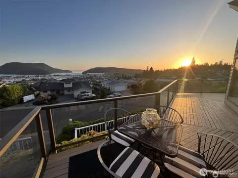 1807 Bradley Dr, Anacortes, WA 98221