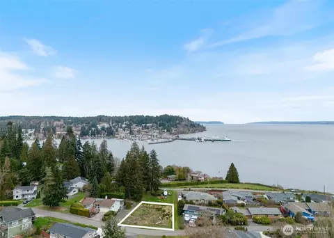 24700 Taree Blvd NE, Kingston, WA 98346