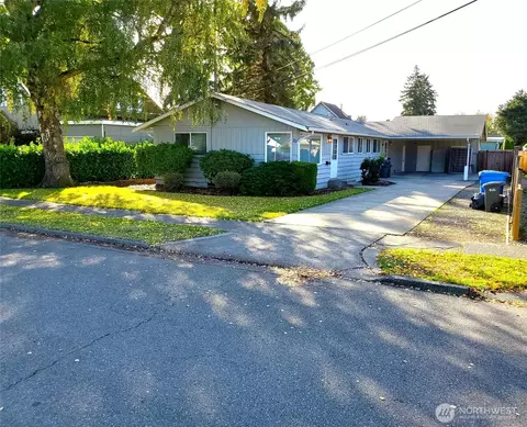 606 8th St NW, Puyallup, WA 98371