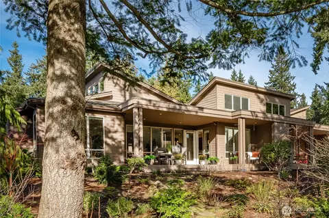 8778 Clubhouse Point Dr, Blaine, WA 98230