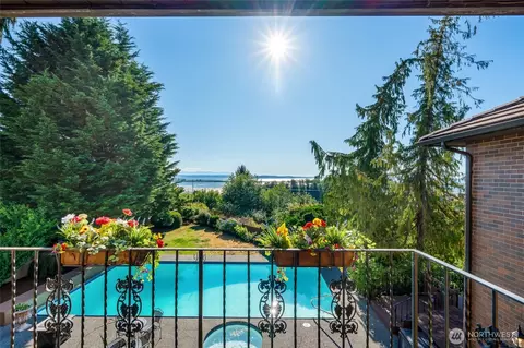 Exterior - 416 Alverson Blvd, Everett, WA 98201 photo 6 of 12