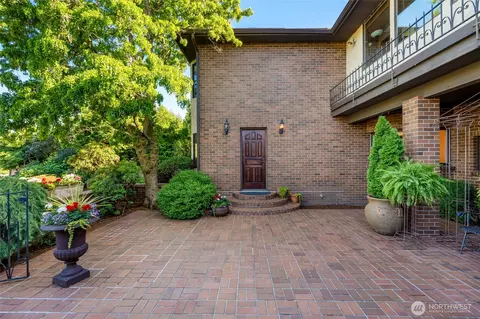 Exterior - 416 Alverson Blvd, Everett, WA 98201 photo 5 of 12