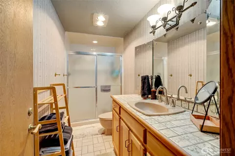 Bath - 416 Alverson Blvd, Everett, WA 98201 photo 2 of 2