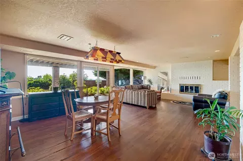 Living - 416 Alverson Blvd, Everett, WA 98201 photo 4 of 4