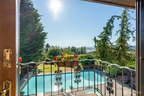 Exterior - 416 Alverson Blvd, Everett, WA 98201 photo 7 of 12