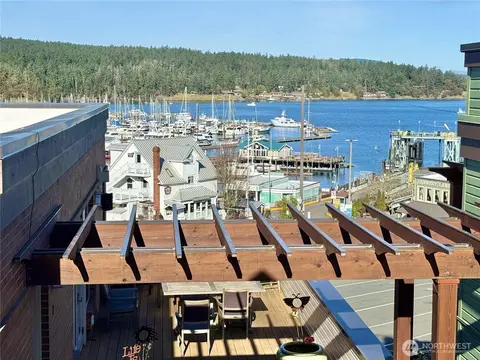 232 A St #R4, Friday Harbor, WA 98250