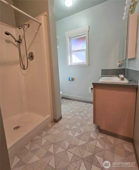 Bath - 1125 Bourm Rd, Forks, WA 98331 photo 3 of 5