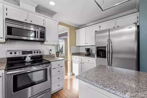 Kitchen - 24213 41st Ave E, Spanaway, WA 98387 photo 3 of 3