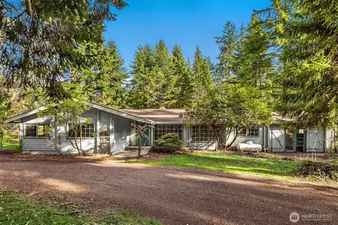 10862 Falk Rd NE, Bainbridge Island, WA 98110