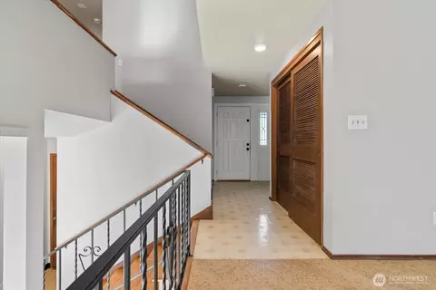Entry Way - 10523 NE 197th St, Bothell, WA 98011 photo 1 of 2