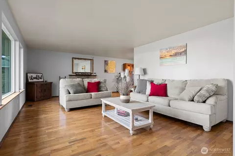 Living - 10523 NE 197th St, Bothell, WA 98011 photo 4 of 7