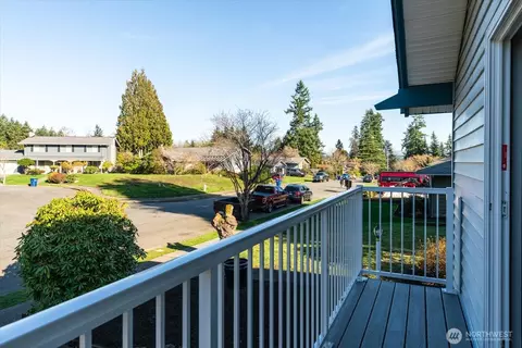 Exterior - 10523 NE 197th St, Bothell, WA 98011 photo 6 of 6