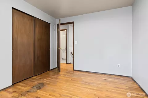 Bedroom - 10523 NE 197th St, Bothell, WA 98011 photo 3 of 5