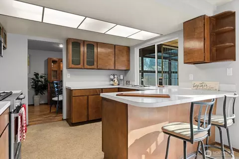Kitchen - 10523 NE 197th St, Bothell, WA 98011 photo 4 of 4