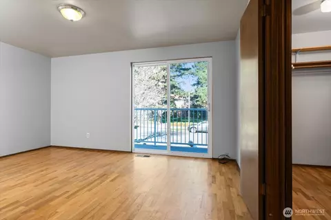 Bedroom - 10523 NE 197th St, Bothell, WA 98011 photo 1 of 5