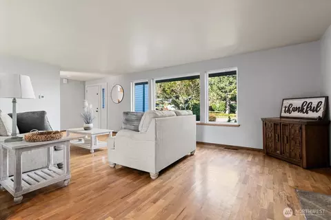 Living - 10523 NE 197th St, Bothell, WA 98011 photo 5 of 7
