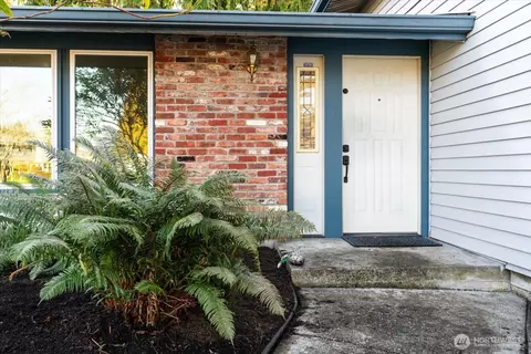 Exterior - 10523 NE 197th St, Bothell, WA 98011 photo 3 of 6