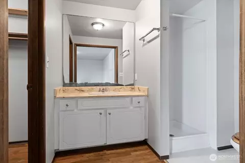 Bath - 10523 NE 197th St, Bothell, WA 98011 photo 1 of 4