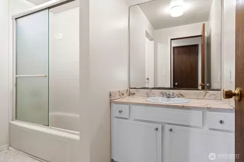 Bath - 10523 NE 197th St, Bothell, WA 98011 photo 3 of 4