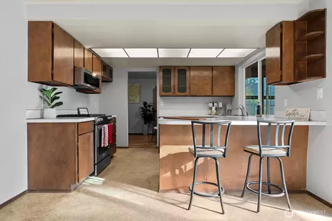 Kitchen - 10523 NE 197th St, Bothell, WA 98011 photo 2 of 4