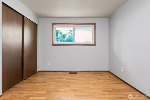 Bedroom - 10523 NE 197th St, Bothell, WA 98011 photo 4 of 5