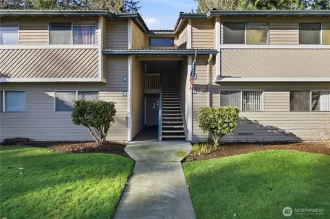 17527 149th Ave SE #B-12, Renton, WA 98058