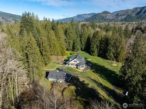 5566 Williams Lake Rd, Deming, WA 98244