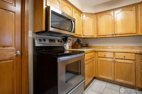 Kitchen - 275 28th Ave, Longview, WA 98632 photo 3 of 3