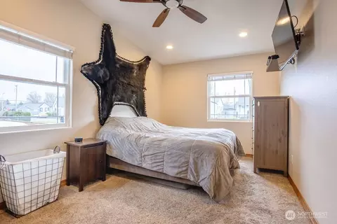 Bedroom - 275 28th Ave, Longview, WA 98632 photo 1 of 2