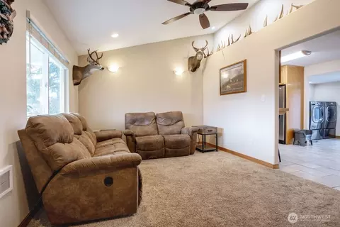 Living - 275 28th Ave, Longview, WA 98632 photo 1 of 1