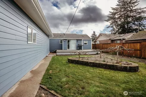 Exterior - 275 28th Ave, Longview, WA 98632 photo 3 of 6