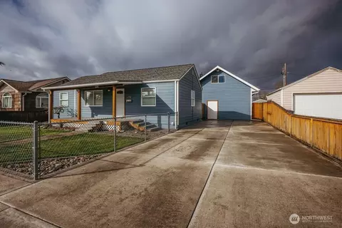 Exterior - 275 28th Ave, Longview, WA 98632 photo 5 of 6