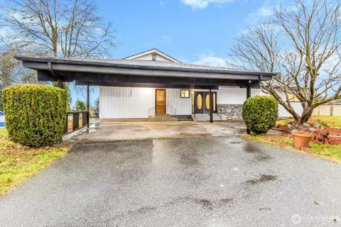 369 14th St, Blaine, WA 98230