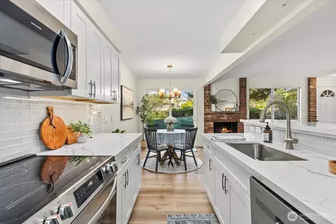 Kitchen - 410 214th St SW #B, Bothell, WA 98021 photo 4 of 4