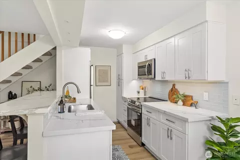Kitchen - 410 214th St SW #B, Bothell, WA 98021 photo 1 of 4