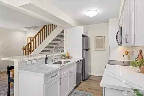 Kitchen - 410 214th St SW #B, Bothell, WA 98021 photo 2 of 4