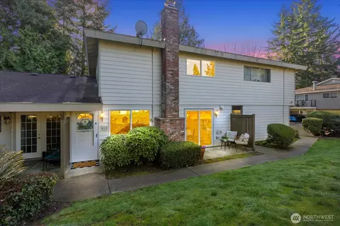 Exterior - 410 214th St SW #B, Bothell, WA 98021 photo 5 of 7