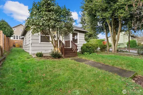 7361 17th Ave NW, Seattle, WA 98117