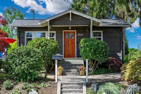 8403 32nd Ave SW, Seattle, WA 98126