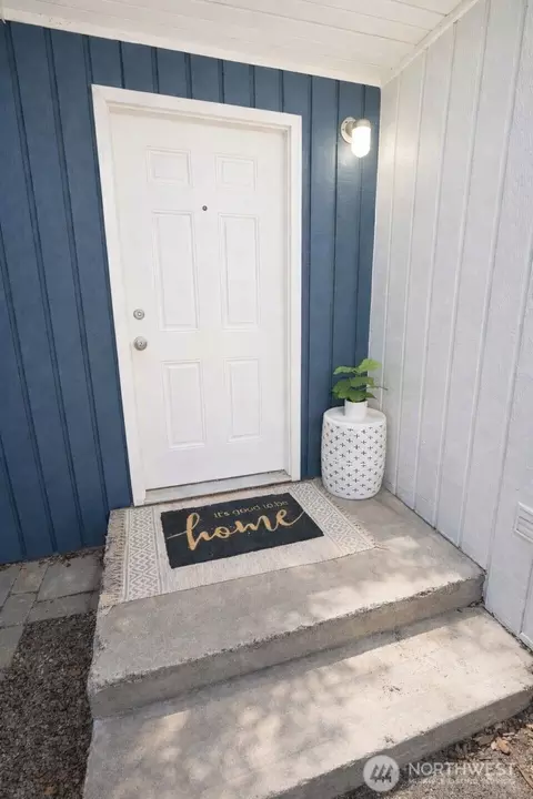 Entry Way - 1910 75th St SE #2E, Everett, WA 98203 photo 1 of 2