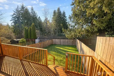 Exterior - 1910 75th St SE #2E, Everett, WA 98203 photo 2 of 3