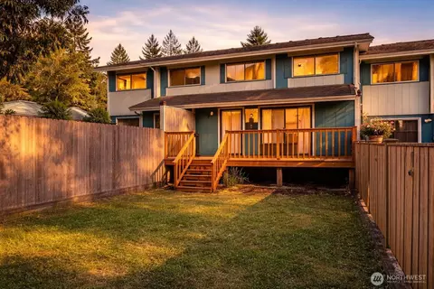 Exterior - 1910 75th St SE #2E, Everett, WA 98203 photo 1 of 3