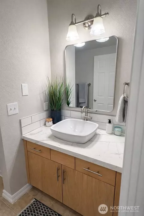 Bath - 1910 75th St SE #2E, Everett, WA 98203 photo 3 of 3