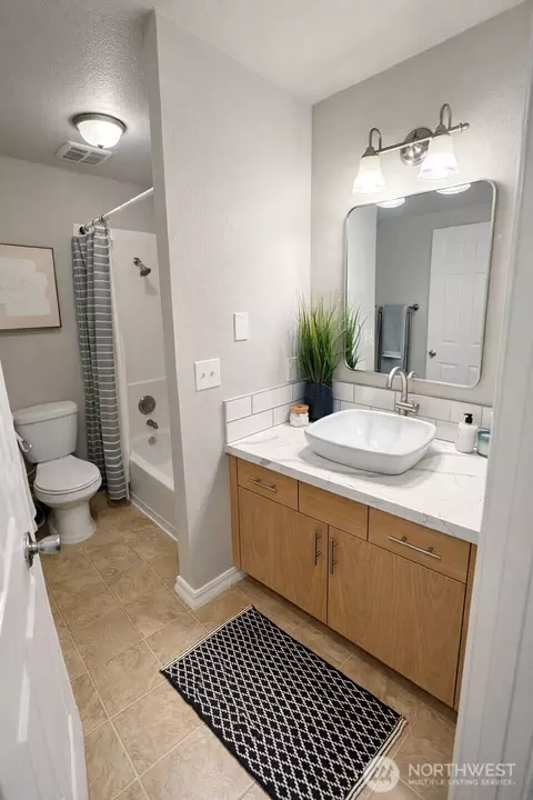 Bath - 1910 75th St SE #2E, Everett, WA 98203 photo 2 of 3